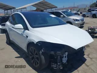 ✅ 2022 Tesla Model X • VIN: 7SAXCDE58NF361568 • Lot: 42685582. Wystawiony na IAAI z przebiegiem 55 913 mil. Bezpłatny archiwum sprzedaży aukcyjnych z USA i szczegółowy raport historii pojazdu na DreamBid. Zdjęcie 1.
