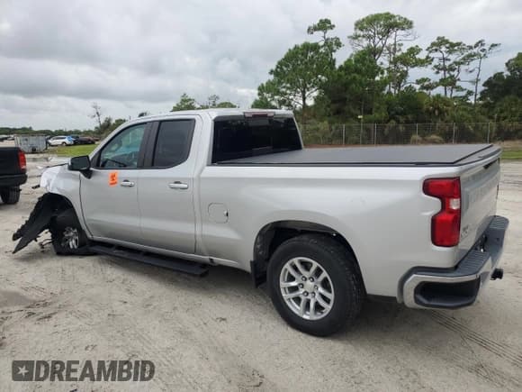 ✅ 2020 Chevrolet Silverado 1500 LT • VIN: 1GCRWCED5LZ332017 • Lot: 71360834. Wystawiony na Copart z przebiegiem 21 652 mil. Bezpłatny archiwum sprzedaży aukcyjnych z USA i szczegółowy raport historii pojazdu na DreamBid. Zdjęcie 2.