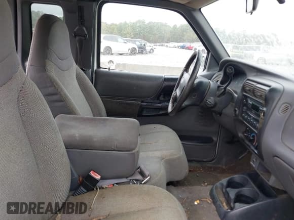 ✅ 2001 Ford Ranger XL • VIN: 1FTYR14U61TA70789 • Lot: 43384405. Wystawiony na IAAI z przebiegiem 279 845 mil. Bezpłatny archiwum sprzedaży aukcyjnych z USA i szczegółowy raport historii pojazdu na DreamBid. Zdjęcie 5.