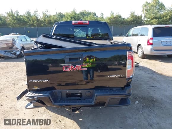 ✅ 2020 GMC Canyon 4WD Denali • VIN: 1GTG6EEN0L1121365 • Lot: 43268487. Listed on IAAI with 96,624 mi. Free auction sales archive from the USA and detailed vehicle history report at DreamBid. Image 17.