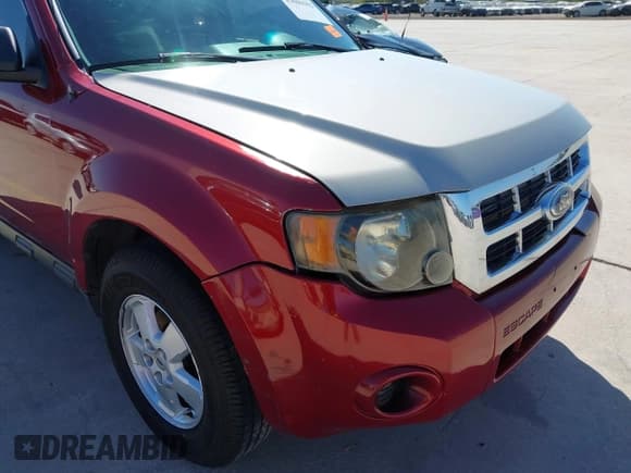 ✅ 2012 Ford Escape XLS • VIN: 1FMCU0C75CKB03350 • Lot: 43686502. Wystawiony na IAAI z przebiegiem 241 706 mil. Bezpłatny archiwum sprzedaży aukcyjnych z USA i szczegółowy raport historii pojazdu na DreamBid. Zdjęcie 6.