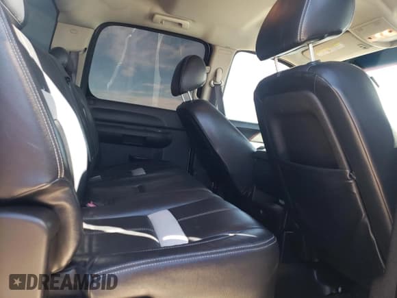 ✅ 2012 Chevrolet Silverado 2500HD LT • VIN: 1GC1KXE88CF114318 • Lot: 46735965. Wystawiony na Copart z przebiegiem 141 061 mil. Bezpłatny archiwum sprzedaży aukcyjnych z USA i szczegółowy raport historii pojazdu na DreamBid. Zdjęcie 11.