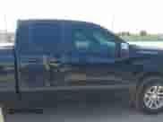 2020 Chevrolet Silverado 1500 LT z VIN 1GCRYDEK5LZ318049, wystawiony jako IAAI lot #42749930 z przebiegiem 70 503 mil mil oraz . Historia ofert i sprzedaży dostępna na DreamBid. Obrazek 13.