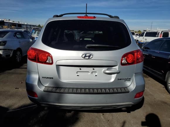 ✅ 2009 Hyundai Santa Fe GLS • VIN: 5NMSG73D79H280511 • Lot: 77479254. Listed on Copart with 139,239 mi. Free auction sales archive from the USA and detailed vehicle history report at DreamBid. Image 6.
