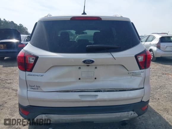 ✅ 2019 Ford Escape Titanium • VIN: 1FMCU0J99KUB62389 • Lot: 41792898. Listed on IAAI with 91,534 mi. Free auction sales archive from the USA and detailed vehicle history report at DreamBid. Image 17.