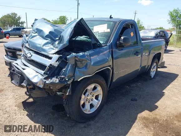 2010 Chevrolet Silverado 1500 Work Truck z VIN 1GCPKPEA8AZ151765, wystawiony jako IAAI lot #42826222 z przebiegiem Nie podano mil oraz . Historia ofert i sprzedaży dostępna na DreamBid. Obrazek 2.