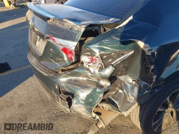 ✅ 2018 Toyota Corolla LE • VIN: 5YFBURHE4JP820235 • Lot: 43797752. Listed on IAAI with 98,162 mi. Free auction sales archive from the USA and detailed vehicle history report at DreamBid. Image 17.