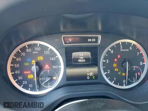 ✅ 2017 Infiniti QX30 Premium • VIN: SJKCH5CP3HA025165 • Lot: 96304435. Wystawiony na Copart z przebiegiem 98 024 mil. Bezpłatny archiwum sprzedaży aukcyjnych z USA i szczegółowy raport historii pojazdu na DreamBid. Zdjęcie 9.