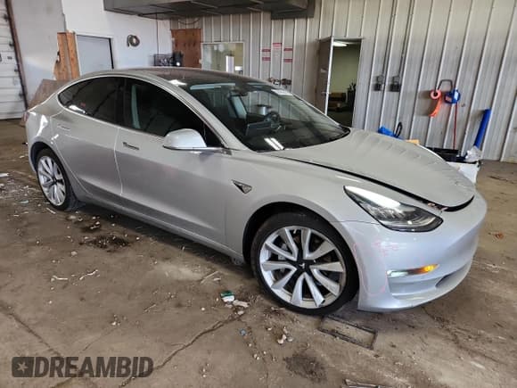 ✅ 2018 Tesla Model 3 Long Range Battery • VIN: 5YJ3E1EB4JF087614 • Lot: 92456345. Wystawiony na Copart z przebiegiem 40 486 mil. Bezpłatny archiwum sprzedaży aukcyjnych z USA i szczegółowy raport historii pojazdu na DreamBid. Zdjęcie 4.