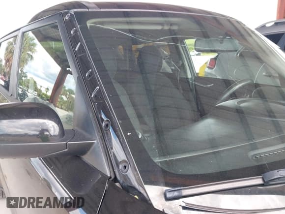 ✅ 2015 Kia Soul • VIN: KNDJN2A21F7775165 • Lot: 43270682. Wystawiony na IAAI z przebiegiem 210 260 mil. Bezpłatny archiwum sprzedaży aukcyjnych z USA i szczegółowy raport historii pojazdu na DreamBid. Zdjęcie 13.