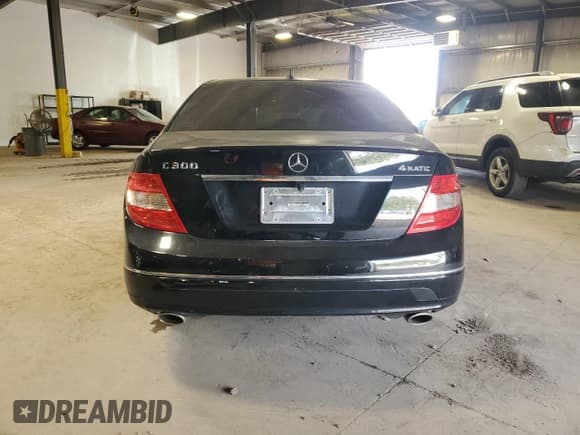 ✅ 2010 Mercedes-Benz C 300 Sport • VIN: WDDGF8BB4AF438390 • Лот: 85822475. Опубликован ранее на Copart с пробегом Не указан. Бесплатный доступ к архиву аукционных продаж из США и подробный отчёт об истории автомобиля на DreamBid. Изображение 6.