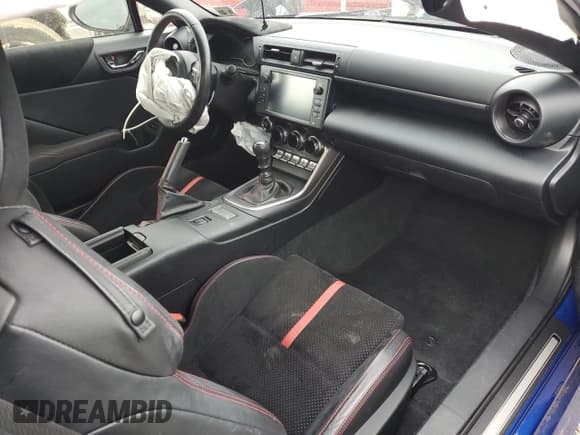 ✅ 2022 Subaru BRZ Limited • VIN: JF1ZDBE1XN9703476 • Lot: 47761345. Wystawiony na Copart z przebiegiem 17 154 mil. Bezpłatny archiwum sprzedaży aukcyjnych z USA i szczegółowy raport historii pojazdu na DreamBid. Zdjęcie 8.