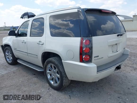 ✅ 2012 GMC Yukon Denali • VIN: 1GKS1EEFXCR317918 • Lot: 43254497. Listed on IAAI with 194,215 mi. Free auction sales archive from the USA and detailed vehicle history report at DreamBid. Image 3.