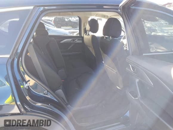 ✅ 2022 Mazda CX-9 Sport • VIN: JM3TCBBY3N0604529 • Lot: 41482183. Wystawiony na IAAI z przebiegiem 16 814 mil. Bezpłatny archiwum sprzedaży aukcyjnych z USA i szczegółowy raport historii pojazdu na DreamBid. Zdjęcie 8.