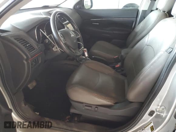 ✅ 2015 Mitsubishi Outlander SE • VIN: 4A4AR4AU5FE008568 • Lot: 81101995. Wystawiony na Copart z przebiegiem 172 794 mil. Bezpłatny archiwum sprzedaży aukcyjnych z USA i szczegółowy raport historii pojazdu na DreamBid. Zdjęcie 7.