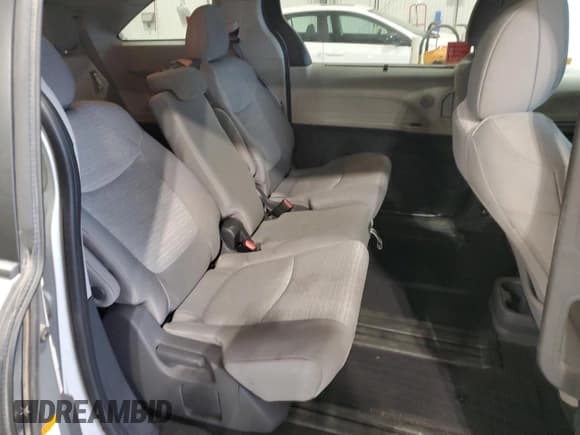 ✅ 2021 Toyota Sienna LE • VIN: 5TDKSKFC8MS036554 • Lot: 93127805. Listed on Copart with 274,181 mi. Free auction sales archive from the USA and detailed vehicle history report at DreamBid. Image 11.