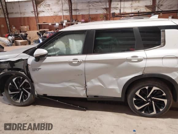 2023 Mitsubishi Outlander SE with VIN JA4T5UA99PZ019729, listed as a IAAI auction lot 41441515 with 7,489 mi miles and . Bid and sale history available at DreamBid. Image 15.