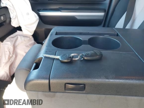 ✅ 2015 Toyota Tundra SR • VIN: 5TFUY5F16FX437671 • Лот: 43723085. Опубликован ранее на IAAI с пробегом 128 595 миль. Бесплатный доступ к архиву аукционных продаж из США и подробный отчёт об истории автомобиля на DreamBid. Изображение 11.