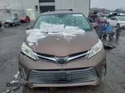 ✅ 2019 Toyota Sienna Limited • VIN: 5TDYZ3DC3KS984629 • Lot: 95870935. Wystawiony na Copart z przebiegiem 106 716 mil. Bezpłatny archiwum sprzedaży aukcyjnych z USA i szczegółowy raport historii pojazdu na DreamBid. Zdjęcie 5.