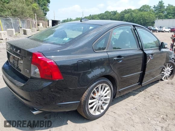 ✅ 2011 Volvo S40 • VIN: YV1672MS1B2546790 • Lot: 42772982. Listed on IAAI with 113,652 mi. Free auction sales archive from the USA and detailed vehicle history report at DreamBid. Image 4.