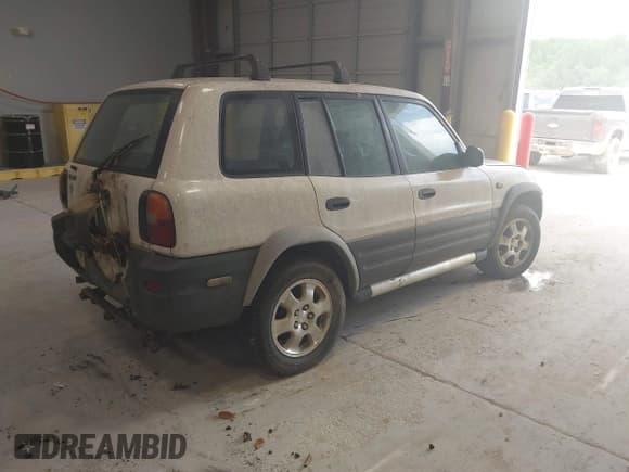 ✅ 1997 Toyota RAV4 • VIN: JT3GP10V2V7024380 • Lot: 42807335. Wystawiony na IAAI z przebiegiem 310 548 mil. Bezpłatny archiwum sprzedaży aukcyjnych z USA i szczegółowy raport historii pojazdu na DreamBid. Zdjęcie 4.