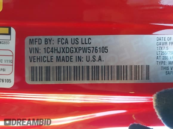 ✅ 2023 Jeep Wrangler Sport • VIN: 1C4HJXDGXPW576105 • Lot: 41743632. Wystawiony na IAAI z przebiegiem 30 049 mil. Bezpłatny archiwum sprzedaży aukcyjnych z USA i szczegółowy raport historii pojazdu na DreamBid. Zdjęcie 9.