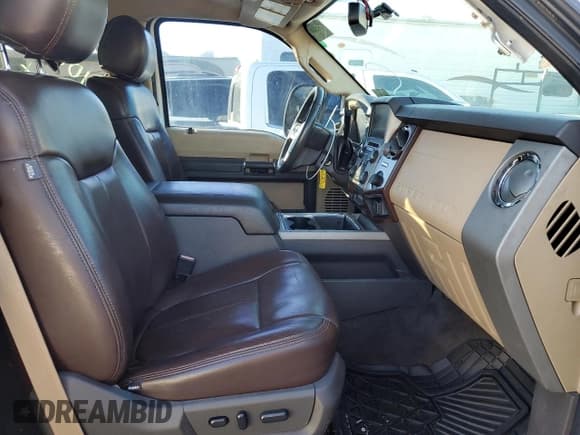 ✅ 2015 Ford F-350 Lariat • VIN: 1FT8W3DTXFEA10084 • Lot: 86024944. Wystawiony na Copart z przebiegiem 326 253 mil. Bezpłatny archiwum sprzedaży aukcyjnych z USA i szczegółowy raport historii pojazdu na DreamBid. Zdjęcie 5.