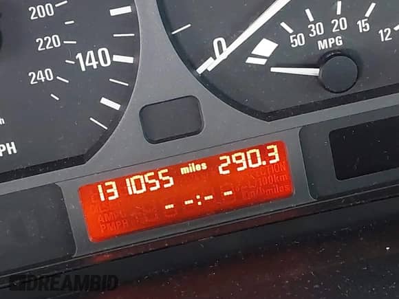 2003 BMW 3 Series 325i с VIN WBAET37493NJ35943, выставлен на аукционе IAAI как лот 43349448 с пробегом 131 055 миль миль и . История ставок и продаж доступна на DreamBid. Изображение 15.