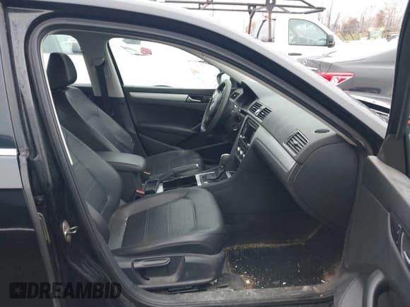 ✅ 2012 Volkswagen Passat SE • VIN: 1VWBH7A33CC048983 • Lot: 43736801. Listed on IAAI with 178,197 mi. Free auction sales archive from the USA and detailed vehicle history report at DreamBid. Image 5.