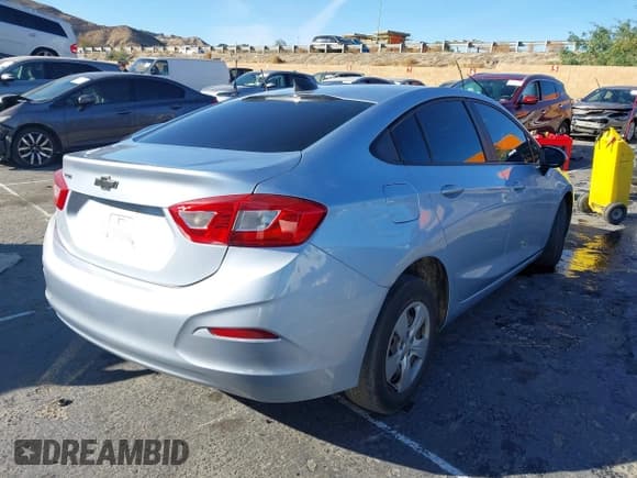 ✅ 2018 Chevrolet Cruze LS • VIN: 1G1BC5SM6J7175707 • Lot: 43652484. Wystawiony na IAAI z przebiegiem 133 689 mil. Bezpłatny archiwum sprzedaży aukcyjnych z USA i szczegółowy raport historii pojazdu na DreamBid. Zdjęcie 4.