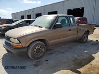 ✅ 2003 Chevrolet S-10 LS • VIN: 1GCCS19X038180860 • Лот: 53040135. Опубликован ранее на Copart с пробегом 285 083 миль. Бесплатный доступ к архиву аукционных продаж из США и подробный отчёт об истории автомобиля на DreamBid. Изображение 1.