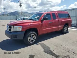 2008 Dodge Dakota ST z VIN 1D7HE22K88S540653, wystawiony jako Copart lot #56071425 z przebiegiem 125 661 mil mil oraz Szkoda całkowita • Salvage title. Historia ofert i sprzedaży dostępna na DreamBid. Obrazek 1.