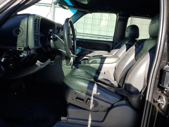 ✅ 2003 Chevrolet Silverado SS • VIN: 2GCEK19N531270435 • Лот: 76632764. Опубликован ранее на Copart с пробегом 200 234 миль. Бесплатный доступ к архиву аукционных продаж из США и подробный отчёт об истории автомобиля на DreamBid. Изображение 7.