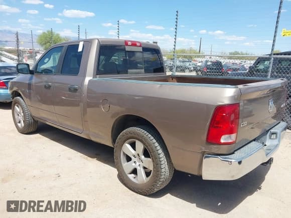 ✅ 2009 Dodge 1500 SLT • VIN: 1D3HV18T09S758065 • Lot: 42207452. Wystawiony na IAAI z przebiegiem 131 520 mil. Bezpłatny archiwum sprzedaży aukcyjnych z USA i szczegółowy raport historii pojazdu na DreamBid. Zdjęcie 3.