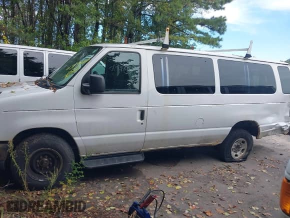 ✅ 2011 Ford Econoline Passenger XL • VIN: 1FBSS3BL7BDA85303 • Lot: 43174008. Wystawiony na IAAI z przebiegiem 176 000 mil. Bezpłatny archiwum sprzedaży aukcyjnych z USA i szczegółowy raport historii pojazdu na DreamBid. Zdjęcie 13.