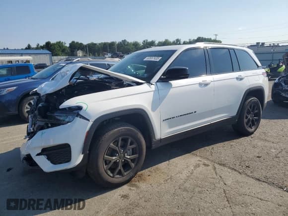 ✅ 2025 Jeep Grand Cherokee Altitude • VIN: 1C4RJHAGXSC306431 • Lot: 63557435. Listed on Copart with 1,603 mi. Free auction sales archive from the USA and detailed vehicle history report at DreamBid. Image 1.