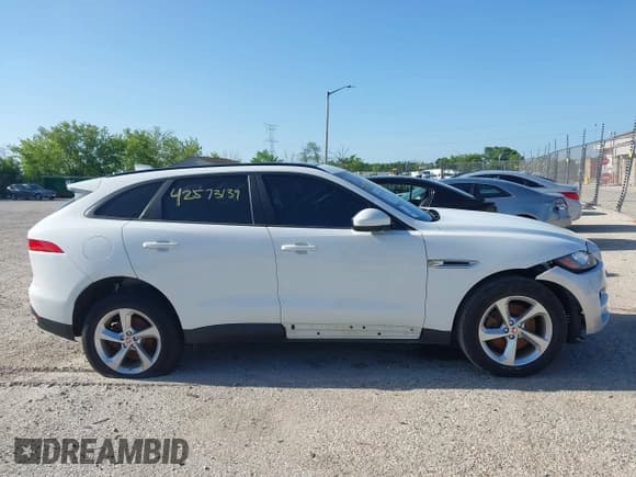 ✅ 2017 Jaguar F-Pace 35t Premium • VIN: SADCJ2BV9HA894069 • Lot: 42573139. Wystawiony na IAAI z przebiegiem 148 827 mil. Bezpłatny archiwum sprzedaży aukcyjnych z USA i szczegółowy raport historii pojazdu na DreamBid. Zdjęcie 12.