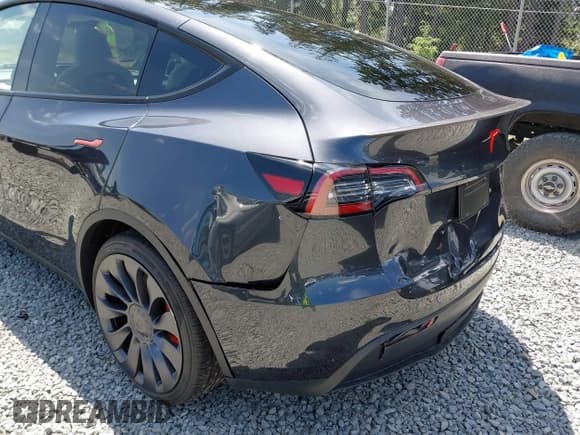 ✅ 2025 Tesla Model Y Performance • VIN: 7SAYGDEF3SF254196 • Lot: 42493835. Wystawiony na IAAI z przebiegiem 2 500 mil. Bezpłatny archiwum sprzedaży aukcyjnych z USA i szczegółowy raport historii pojazdu na DreamBid. Zdjęcie 6.