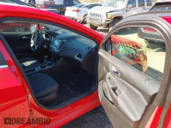 ✅ 2017 Chevrolet Cruze LT • VIN: 3G1BE6SM2HS613070 • Lot: 43411113. Listed on IAAI with 113,766 mi. Free auction sales archive from the USA and detailed vehicle history report at DreamBid. Image 5.