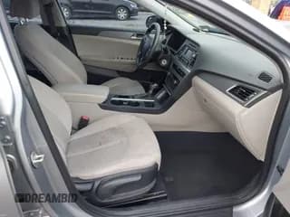 ✅ 2017 Hyundai Sonata SE • VIN: 5NPE24AF2HH533010 • Лот: 43377816. Опубликован ранее на IAAI с пробегом 140 447 миль. Бесплатный доступ к архиву аукционных продаж из США и подробный отчёт об истории автомобиля на DreamBid. Изображение 5.