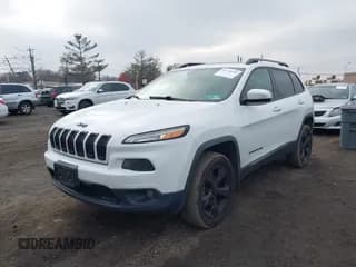 ✅ 2016 Jeep Cherokee Latitude • VIN: 1C4PJMCB9GW139602 • Lot: 43770136. Wystawiony na IAAI z przebiegiem 148 198 mil. Bezpłatny archiwum sprzedaży aukcyjnych z USA i szczegółowy raport historii pojazdu na DreamBid. Zdjęcie 6.