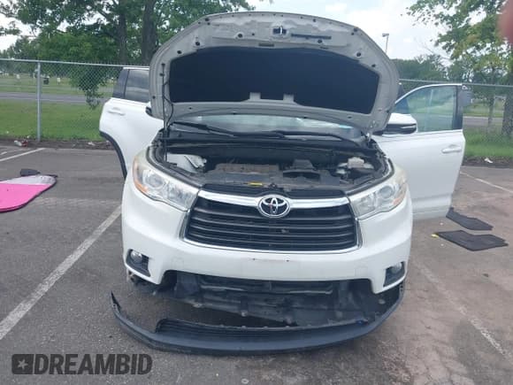 ✅ 2014 Toyota Highlander LE • VIN: 5TDBKRFH7ES057823 • Lot: 42760165. Wystawiony na IAAI z przebiegiem 143 918 mil. Bezpłatny archiwum sprzedaży aukcyjnych z USA i szczegółowy raport historii pojazdu na DreamBid. Zdjęcie 6.