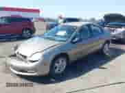 2000 Dodge Neon Highline z VIN 1B3ES46C7YD764572, wystawiony jako IAAI lot #41787703 z przebiegiem 204 657 mil mil oraz . Historia ofert i sprzedaży dostępna na DreamBid. Obrazek 2.