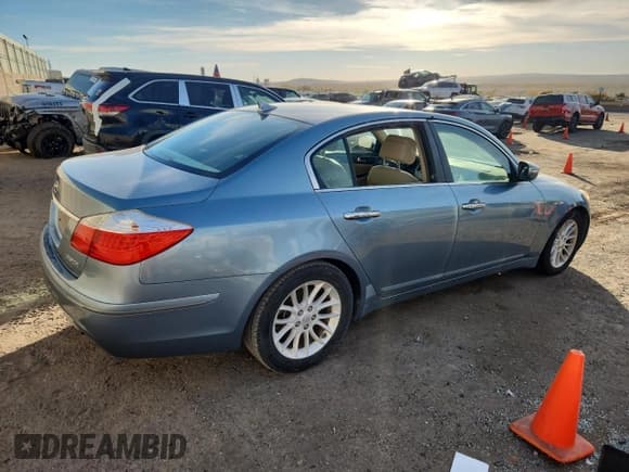 ✅ 2009 Hyundai Genesis • VIN: KMHGC46E69U027172 • Lot: 92566525. Listed on Copart with 121,892 mi. Free auction sales archive from the USA and detailed vehicle history report at DreamBid. Image 3.