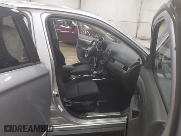 ✅ 2017 Mitsubishi Outlander SE • VIN: JA4AZ3A37HZ059987 • Lot: 43619989. Wystawiony na IAAI z przebiegiem 71 604 mil. Bezpłatny archiwum sprzedaży aukcyjnych z USA i szczegółowy raport historii pojazdu na DreamBid. Zdjęcie 5.