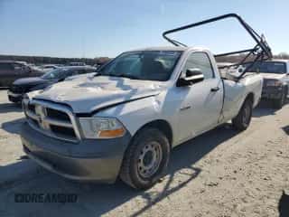 2010 Dodge 1500 ST z VIN 3D7JV1EP8AG108094, wystawiony jako Copart lot #75060764 z przebiegiem 165 714 mil mil oraz Szkoda całkowita • Salvage title. Historia ofert i sprzedaży dostępna na DreamBid. Obrazek 1.