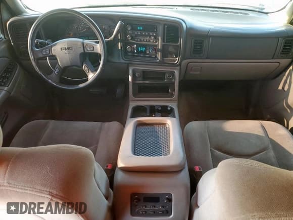 ✅ 2005 GMC Yukon SLE • VIN: 1GKEC13T55R159354 • Lot: 52994525. Wystawiony na Copart z przebiegiem 180 930 mil. Bezpłatny archiwum sprzedaży aukcyjnych z USA i szczegółowy raport historii pojazdu na DreamBid. Zdjęcie 8.