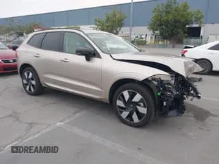 ✅ 2025 Volvo XC60 Plus • VIN: YV4H60RC7S1068305 • Lot: 42100343. Listed on IAAI with 1,870 mi. Free auction sales archive from the USA and detailed vehicle history report at DreamBid. Image 1.