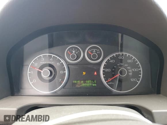 ✅ 2006 Ford Fusion • VIN: 3FAFP08ZX6R223864 • Lot: 46073915. Wystawiony na Copart z przebiegiem 132 487 mil. Bezpłatny archiwum sprzedaży aukcyjnych z USA i szczegółowy raport historii pojazdu na DreamBid. Zdjęcie 9.