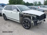 ✅ 2019 Bentley Bentayga V8 • VIN: SJAAM2ZV2KC024581 • Lot: 42497487. Wystawiony na IAAI z przebiegiem 37 903 mil. Bezpłatny archiwum sprzedaży aukcyjnych z USA i szczegółowy raport historii pojazdu na DreamBid. Zdjęcie 1.